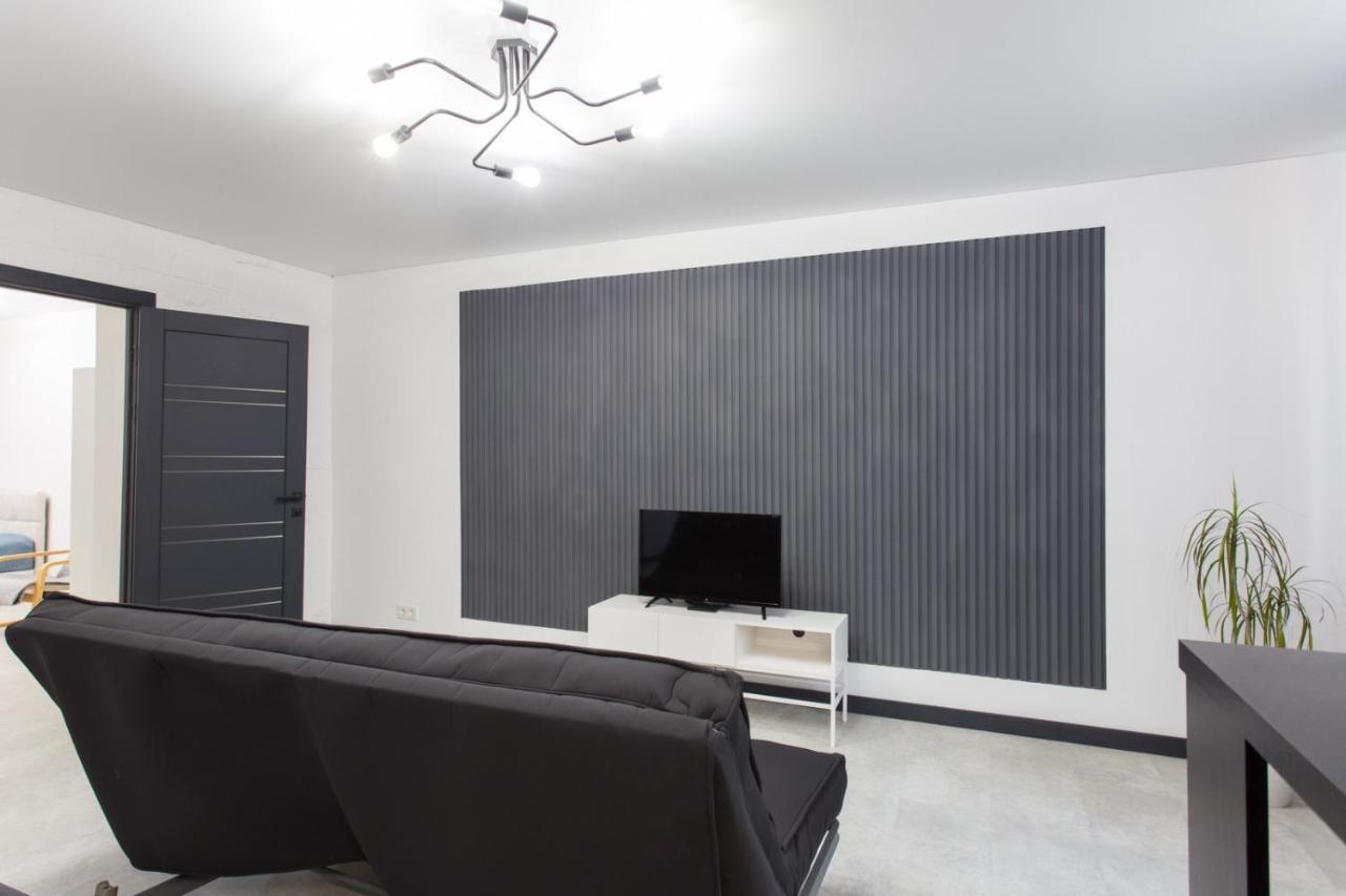 Apartment On 23 Serpnya Kharkiv Eksteriør billede